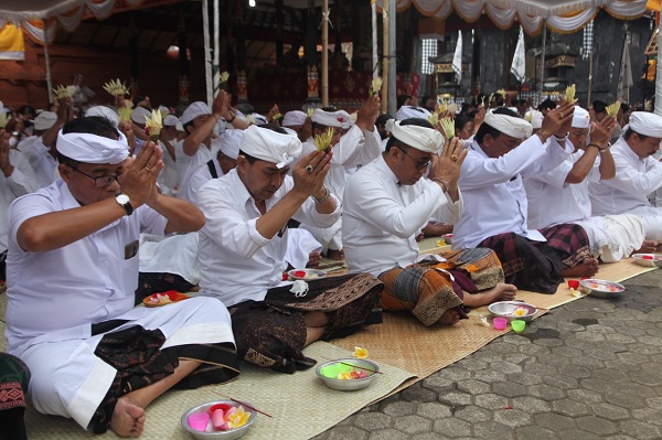 Restorasi Rampung, Walikota Jaya Negara Hadiri Pemelaspas Gedong Ratu dan Penyengker Pura Puseh Desa Adat Sumerta