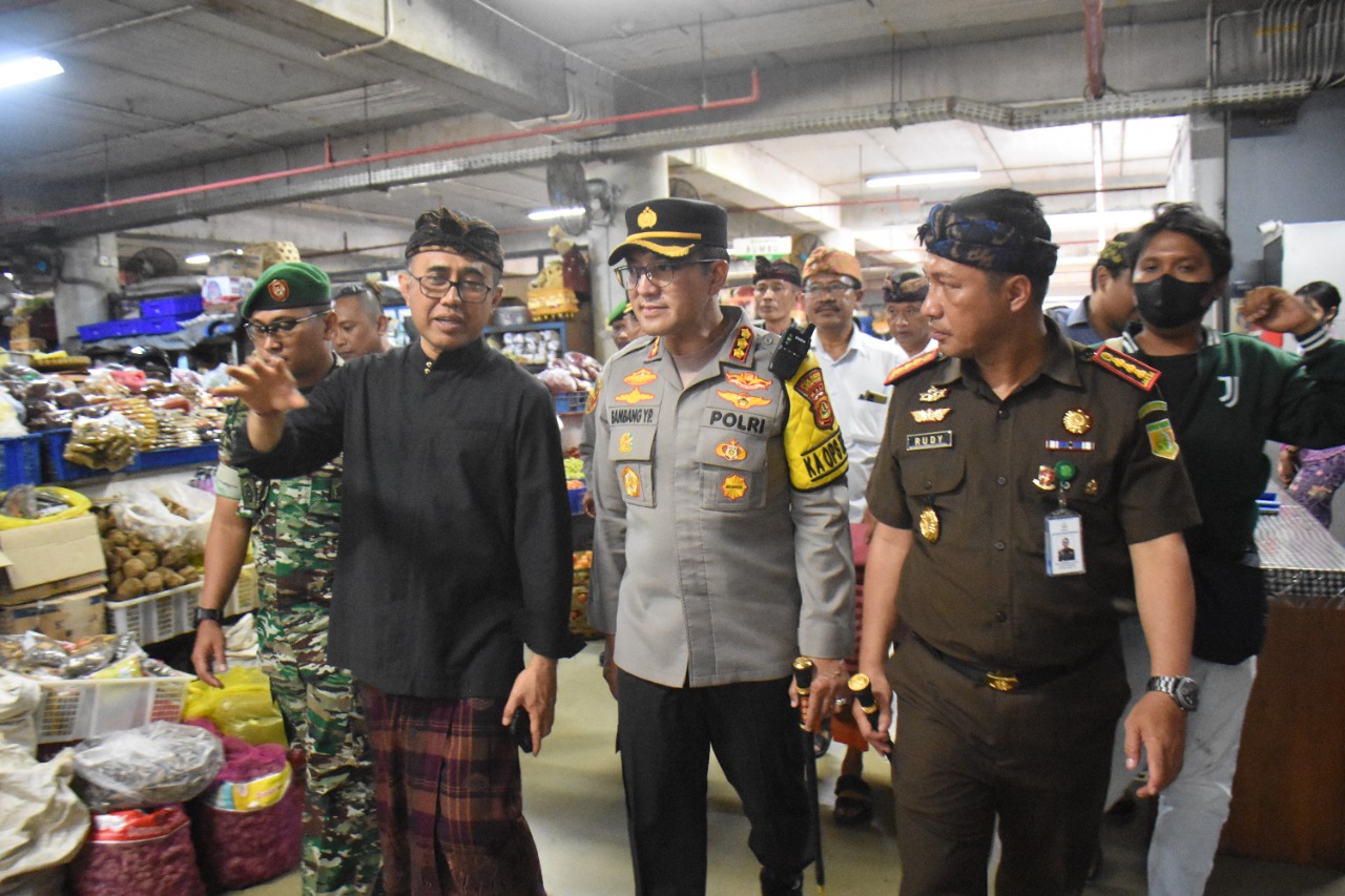 Pastikan Stock dan Harga Pangan Jelang Nataru, Walikota Jaya Negara Bersama Forkopimda Gelar Inspeksi Ke Pasar Badung