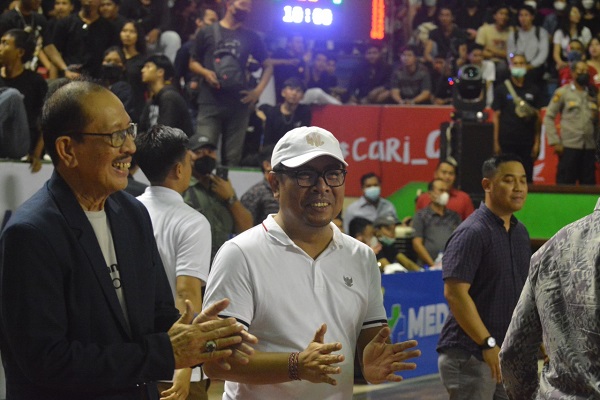 Wawali Kota Denpasar Arya Wibawa Hadiri Final Party Honda DBL With KFC 2022 Bali Series. SMAN 2 Denpasar Raih Juara I