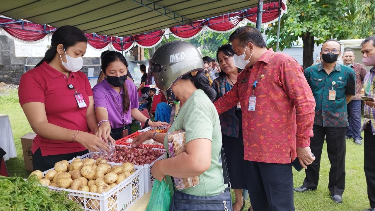 Upayakan Harga Bahan Pangan Pokok Utama Tetap Terjangkau, Pemkot Denpasar Rutin Gelar Operasi Pasar Murah 