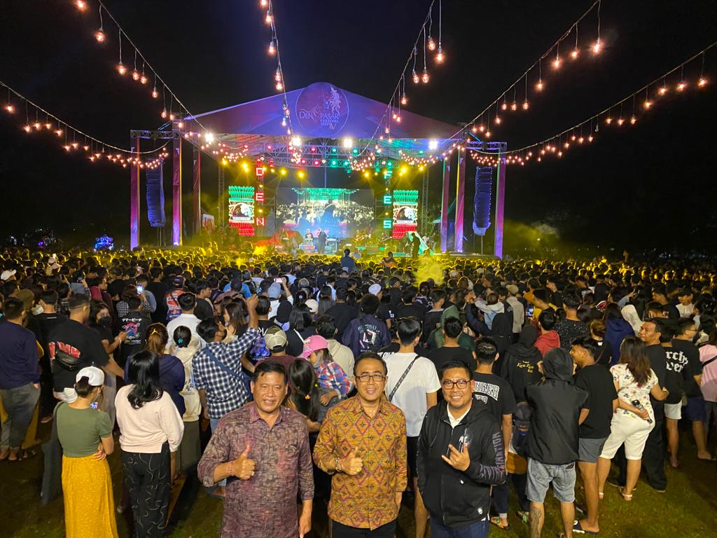 Pengunjung Membludak, Penampilan Joni Agung & Double T Tutup Gelaran Denfest ke-15 
