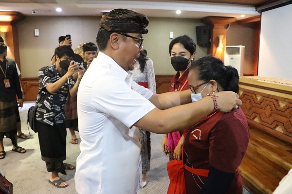 Fasilitasi Bantuan Pengembangan Ekonomi Masyarakat Bidang Perlindungan Sosial Wawali Arya Wibawa Buka Bimtek Sekolah Keluarga Harapan Untuk KPM PKH