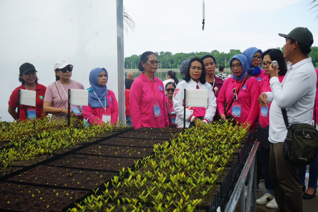 Ketua GOW Ayu Kristi Arya Wibawa Ikuti Touring EV dan Talkshow " Langit Biru nan Ayu
