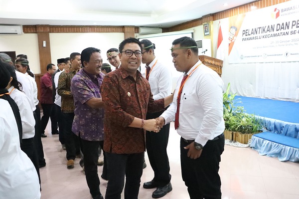Wawali Arya Wibawa Hadiri Palantikan Panwaslu Kecamatan Se-Kota Denpasar