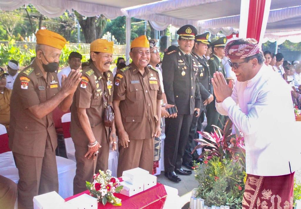 Sekda Alit Wiradana Pimpin Apel Peringatan Hari Kesaktian Pancasila di Kota Denpasar.