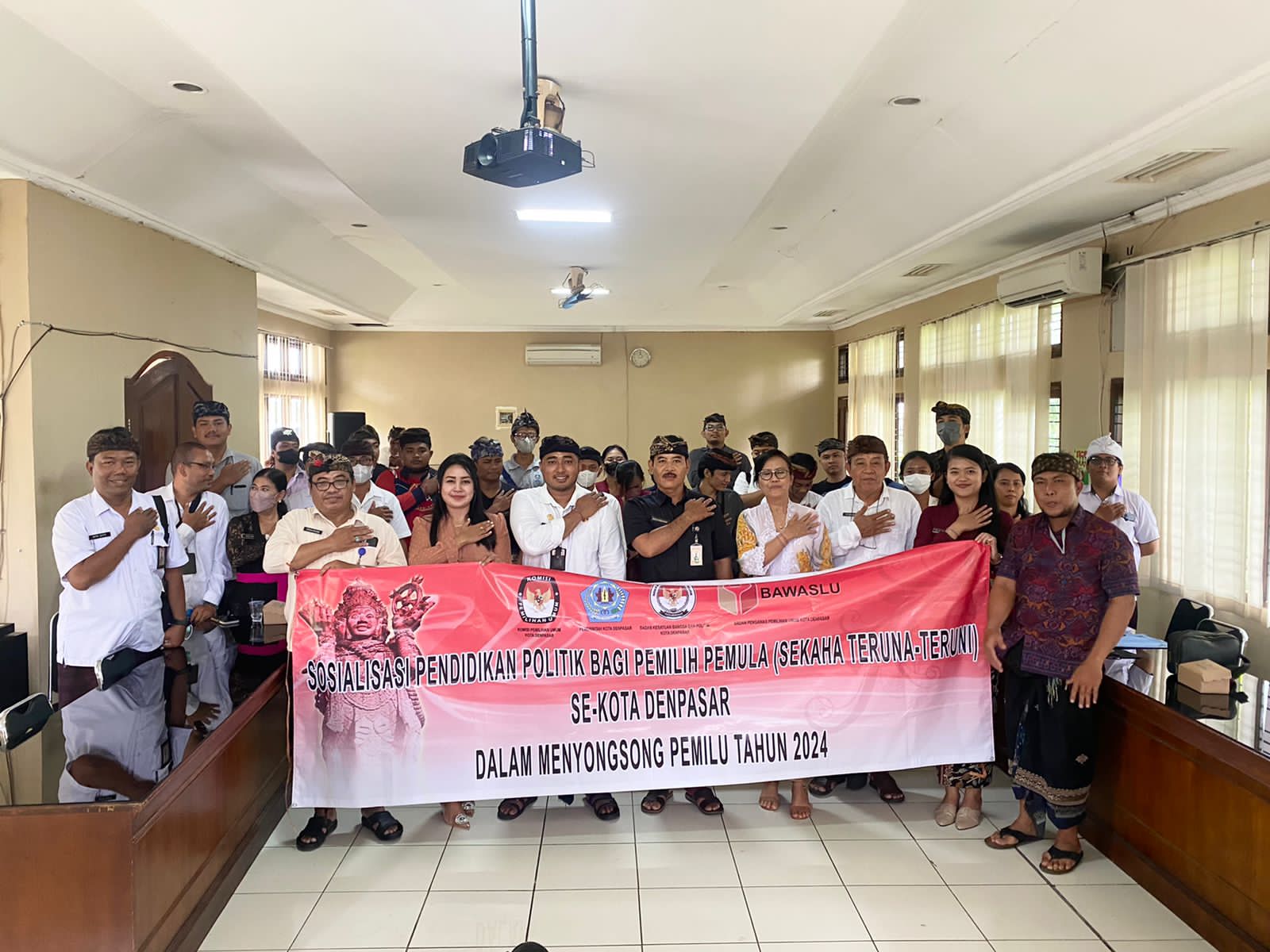 Sasar Pemilih Pemula Tekan Angka Golput, Pemkot Denpasar Bersama KPU dan Bawaslu Gelar Sosialisasi Pendidikan Politik