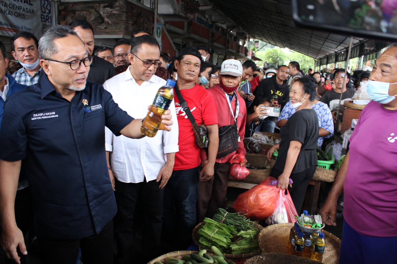 Walikota Jaya Negara Dampingi Kunker Mendag, Zulkifli Hasan di Pasar Kereneng