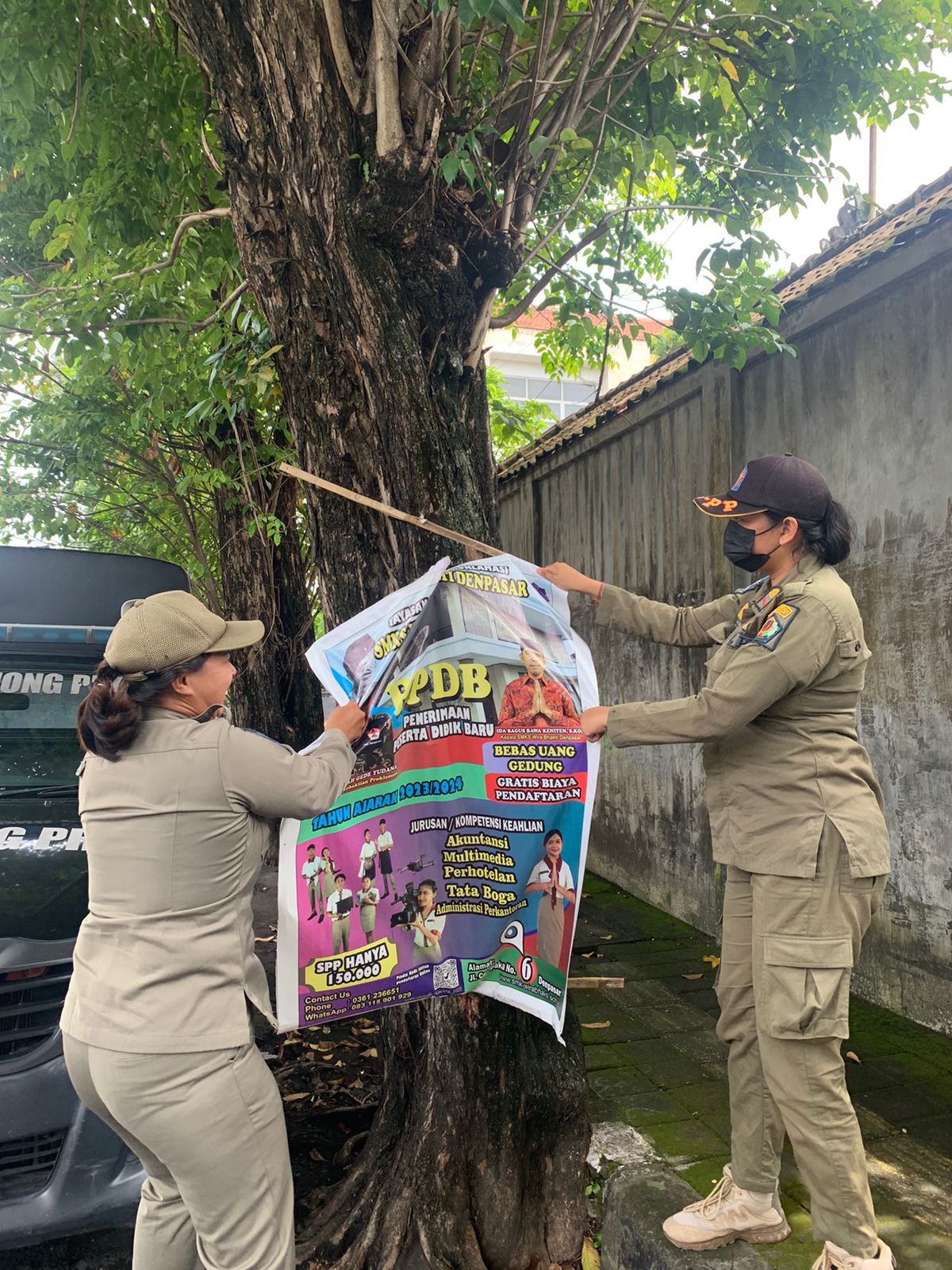 Bikin Kumuh dan Kotor, Satpol Tertibkan Puluhan Spanduk, Banner dan Baliho Kadaluarsa.