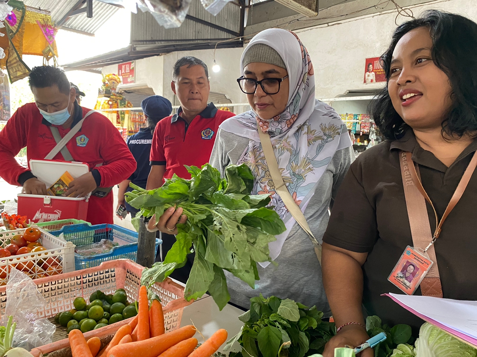 Jaga Keamanan Pangan Dinas Perikanan dan Ketahanan Pangan Kota Denpasar Cek Kualitas Pangan Di Pasar Tradisional.