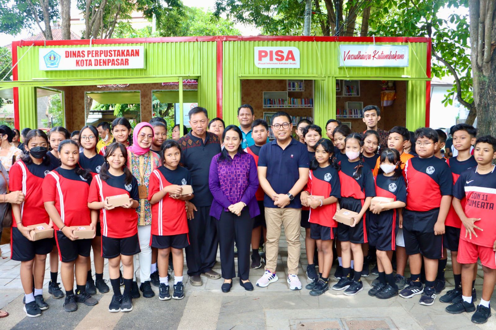 Perpustakaan Kontainer Taman Janggan Kota Denpasar Dikunjungi Menteri PPPA RI Bintang Puspayoga Inovasi Pemkot Denpasar Untuk Dukung Peningkatan Literasi Masyarakat
