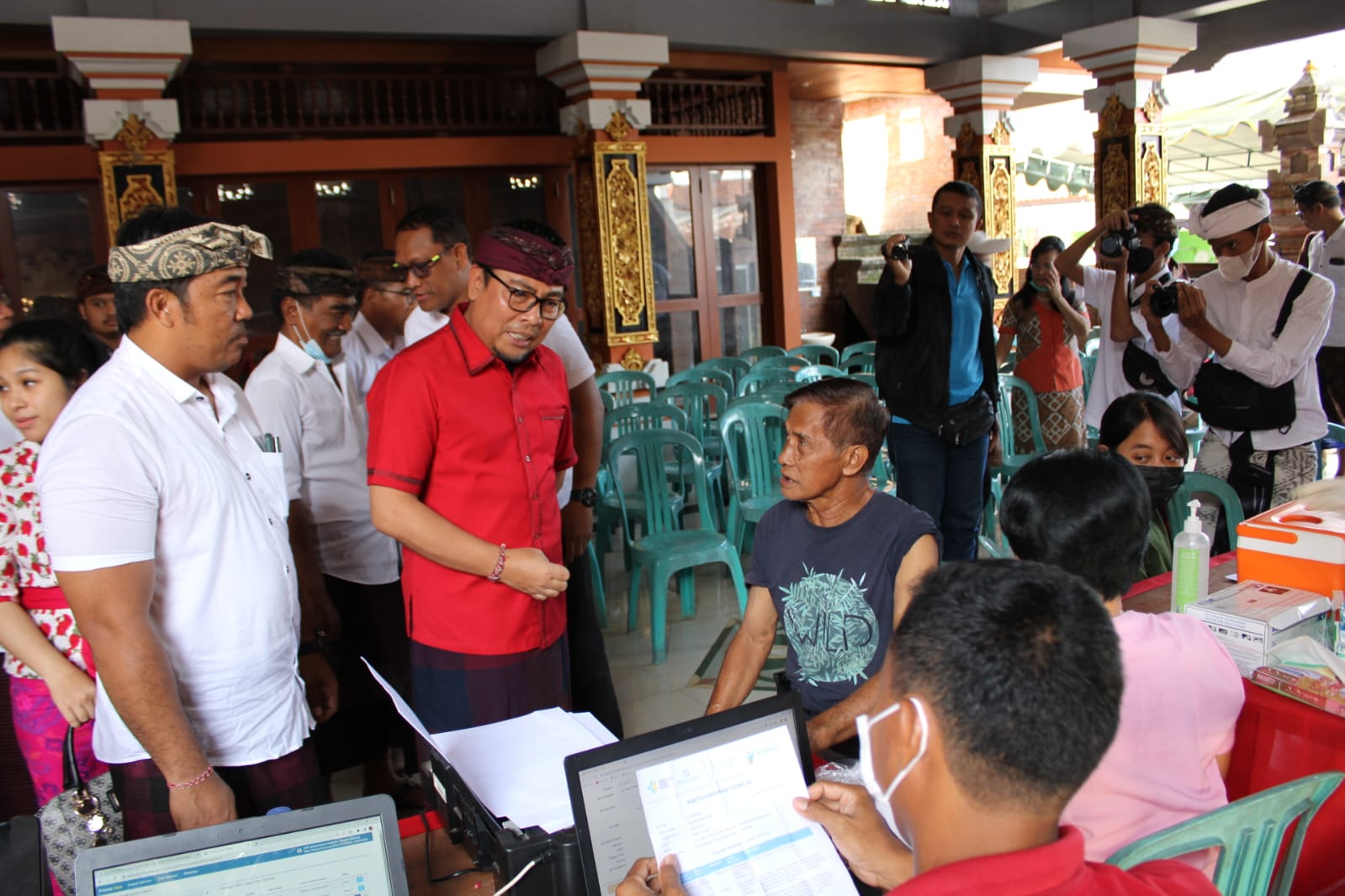 Wawali Arya Wibawa Tinjau Pelaksanaan Vaksin Booster di Banjar Tanjungbungkak Kelod