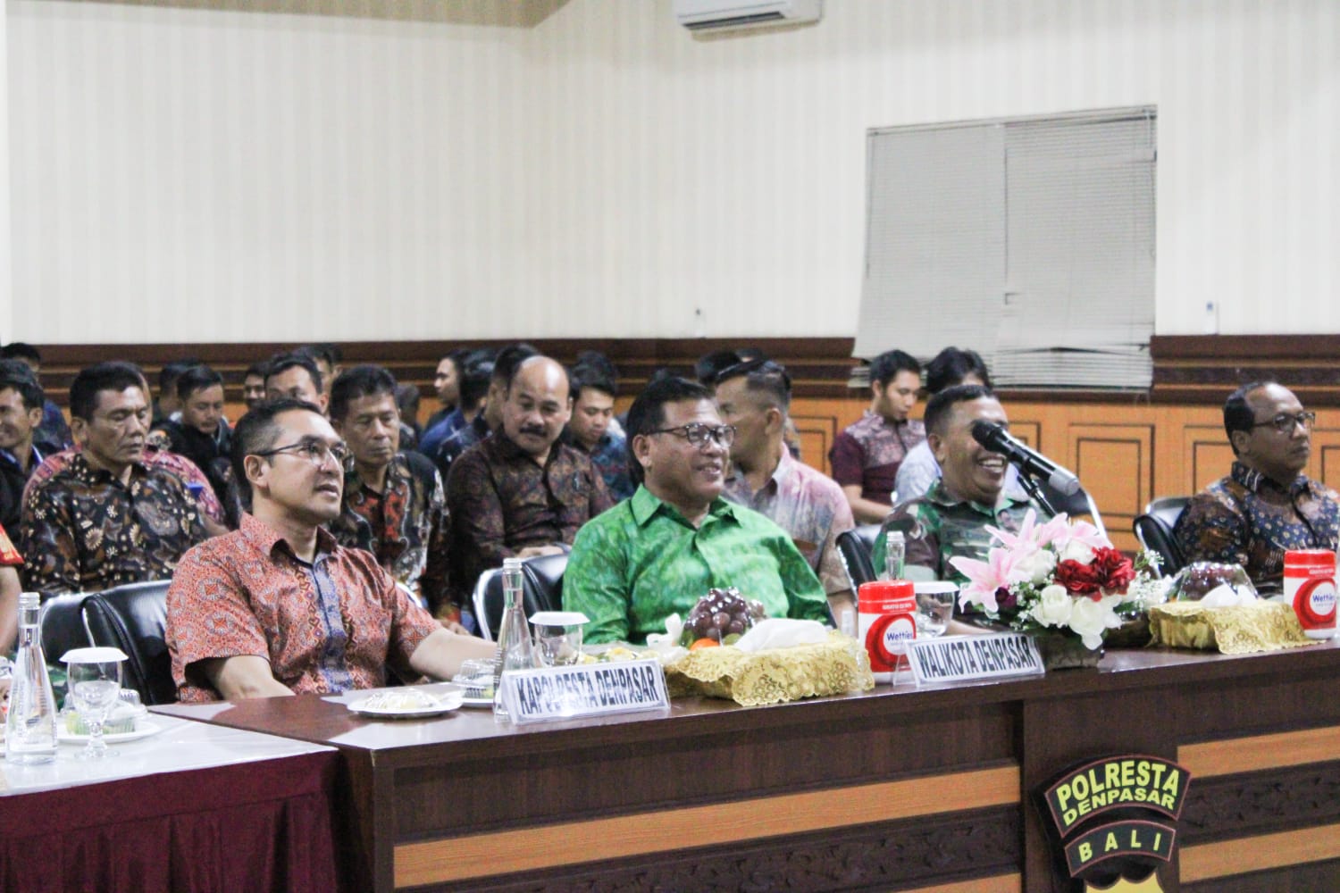 Sekda Alit Wiradana Hadiri Nobar Wayang Kulit dengan Rekor Penonton Terbanyak, HUT Ke-77 Bhayangkara.
