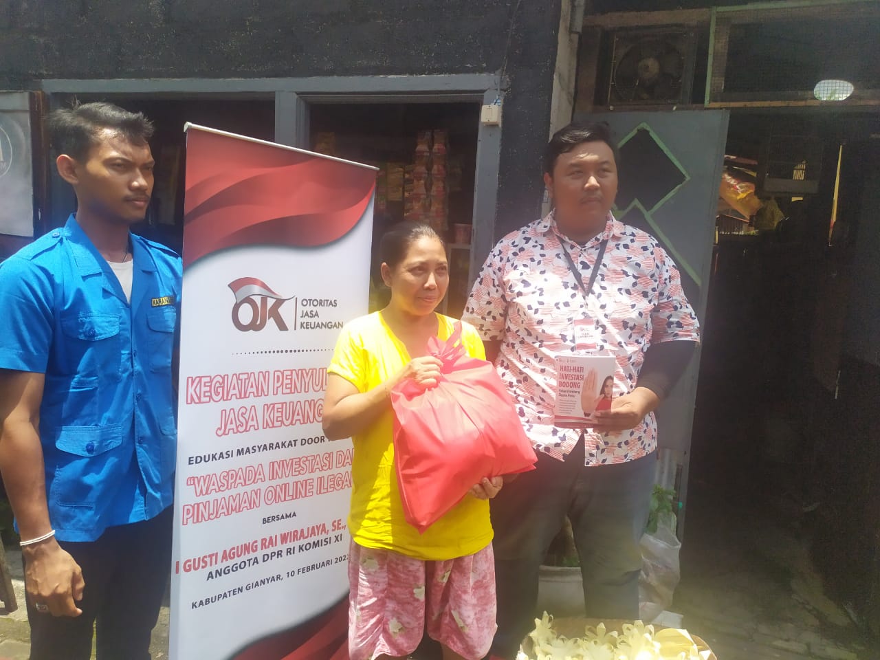 Karang Taruna Sutamandala Kelurahan Peguyangan Serahkan 100 Paket Sembako Kepada Disabilitas dan Anak Yatim Piatu