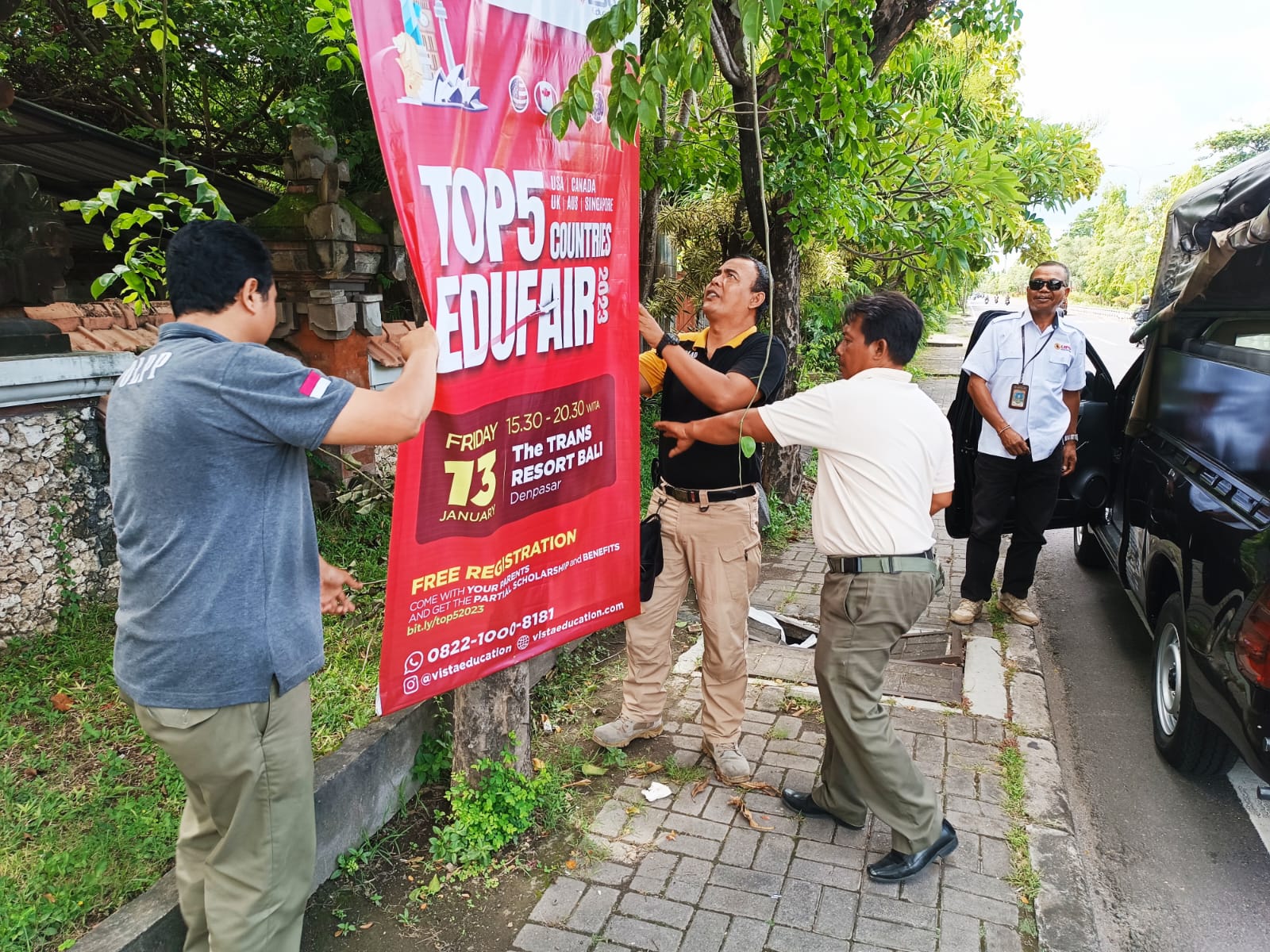 Satpol PP Denpasar Tertibkan Spanduk, Banner dan Baliho Kadaluwarsa 