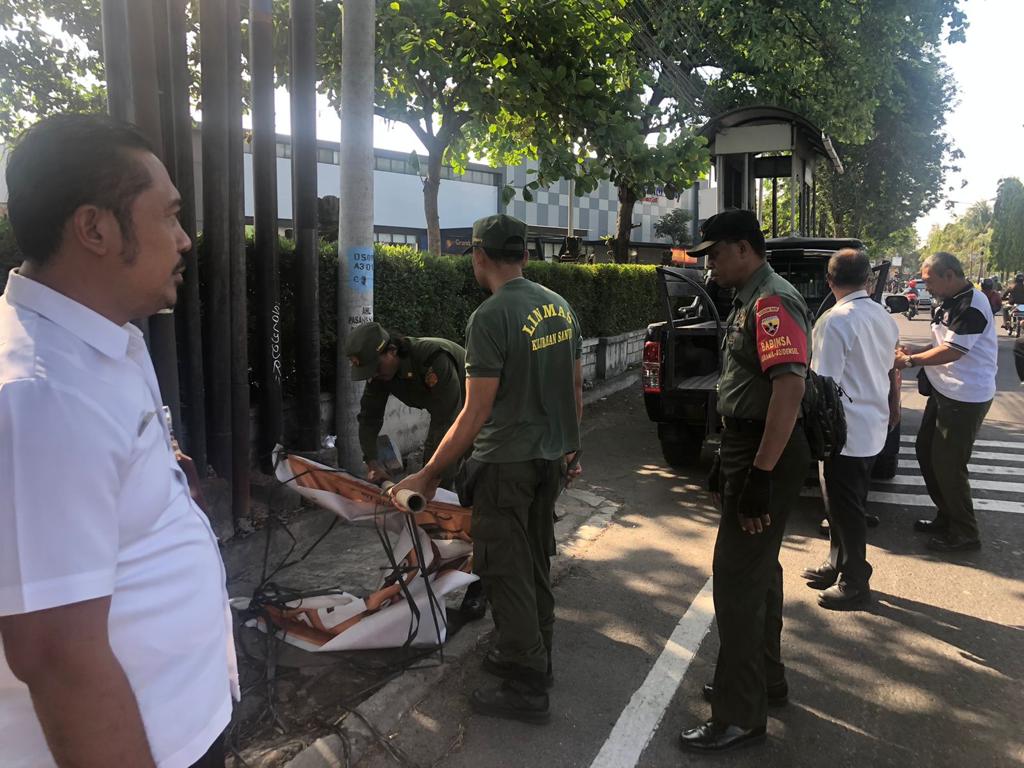 Kelurahan Sanur Tertibkan Spanduk Tanpa Ijin