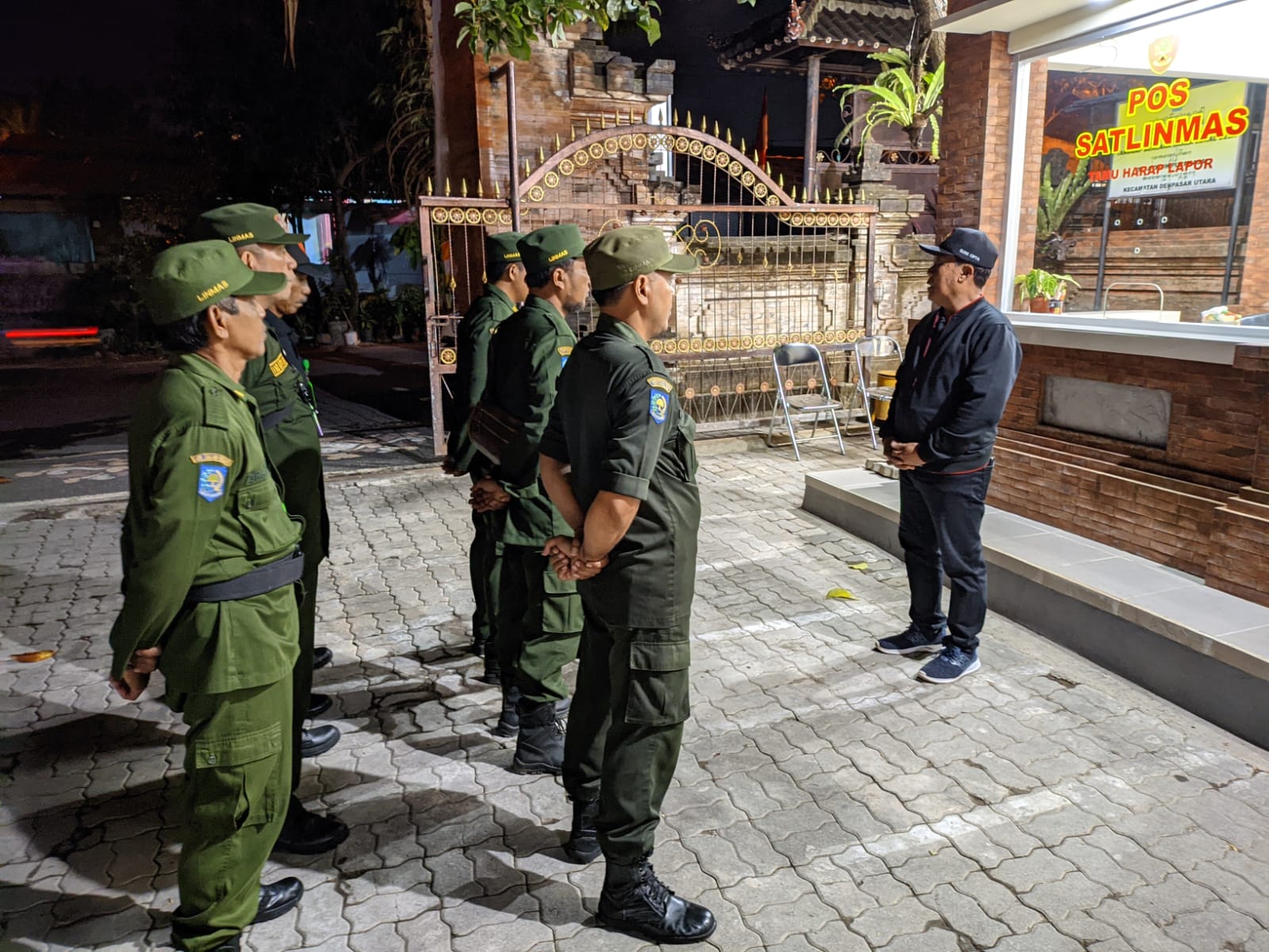Tim Desa Dauh Puri Kaja Gelar Patroli Dialogis di Desa Dauh Puri Kaja