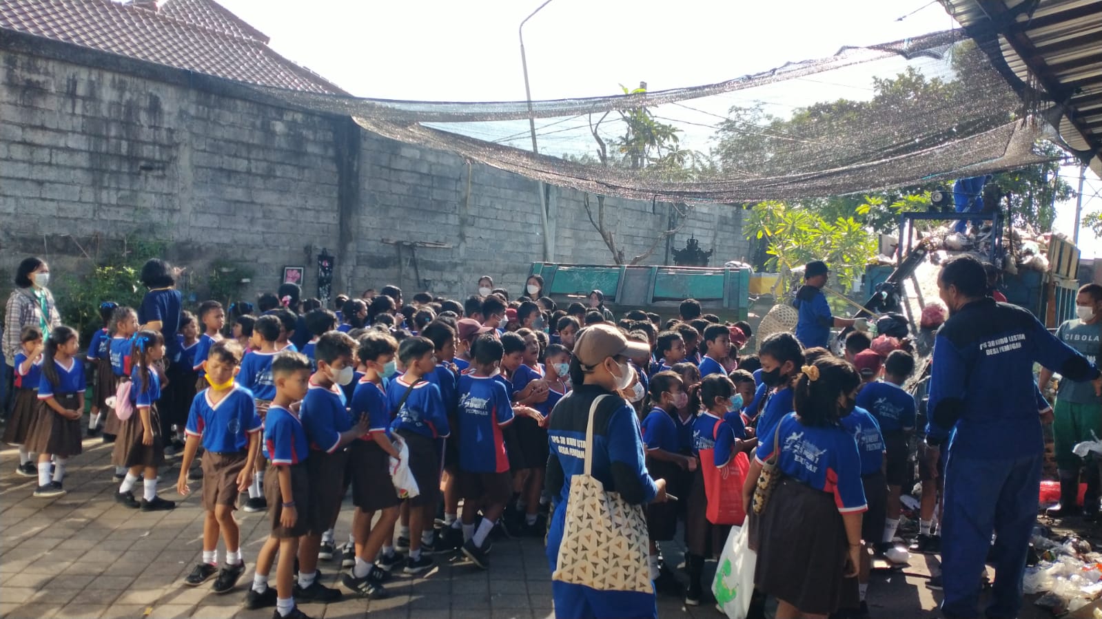 Desa Pemogan Berikan Edukasi dan Sosialiasi Pemilahan Sampah Kepada Siswa SDN 1 Pedungan