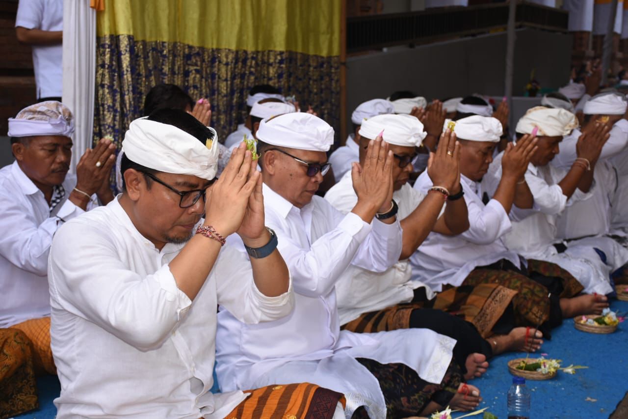 Wawali Arya Wibawa Hadiri Upakara Pamelaspas, Pecaruan Rsi Gana dan Pujawali Saraswati di SD Negeri 10 Pedungan