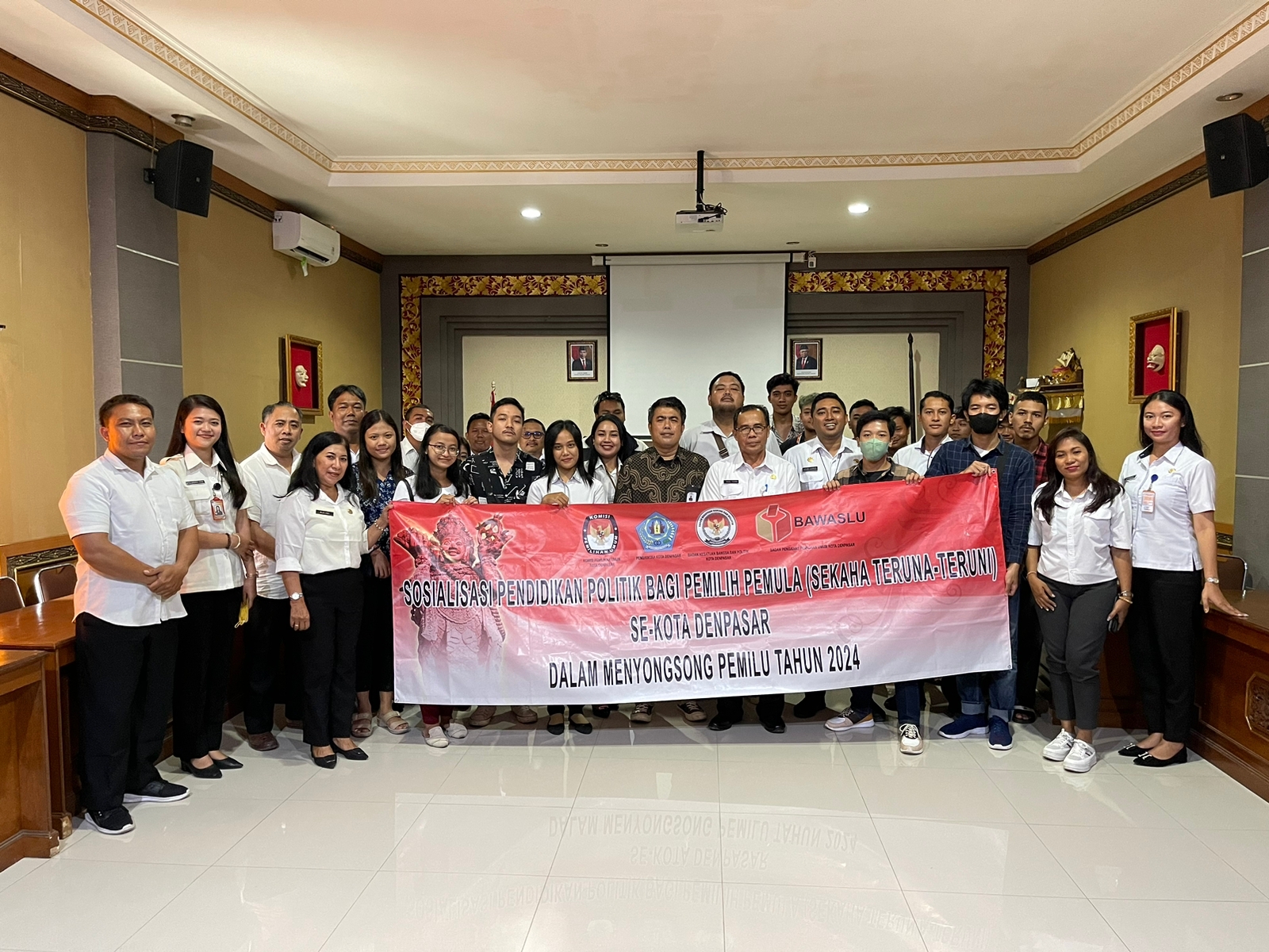 Sasar Pemilih Pemula Kecamatan Dentim, Sinergi Pemkot Denpasar, KPU dan Bawaslu Gelar Sosialisasi Pendidikan Politik