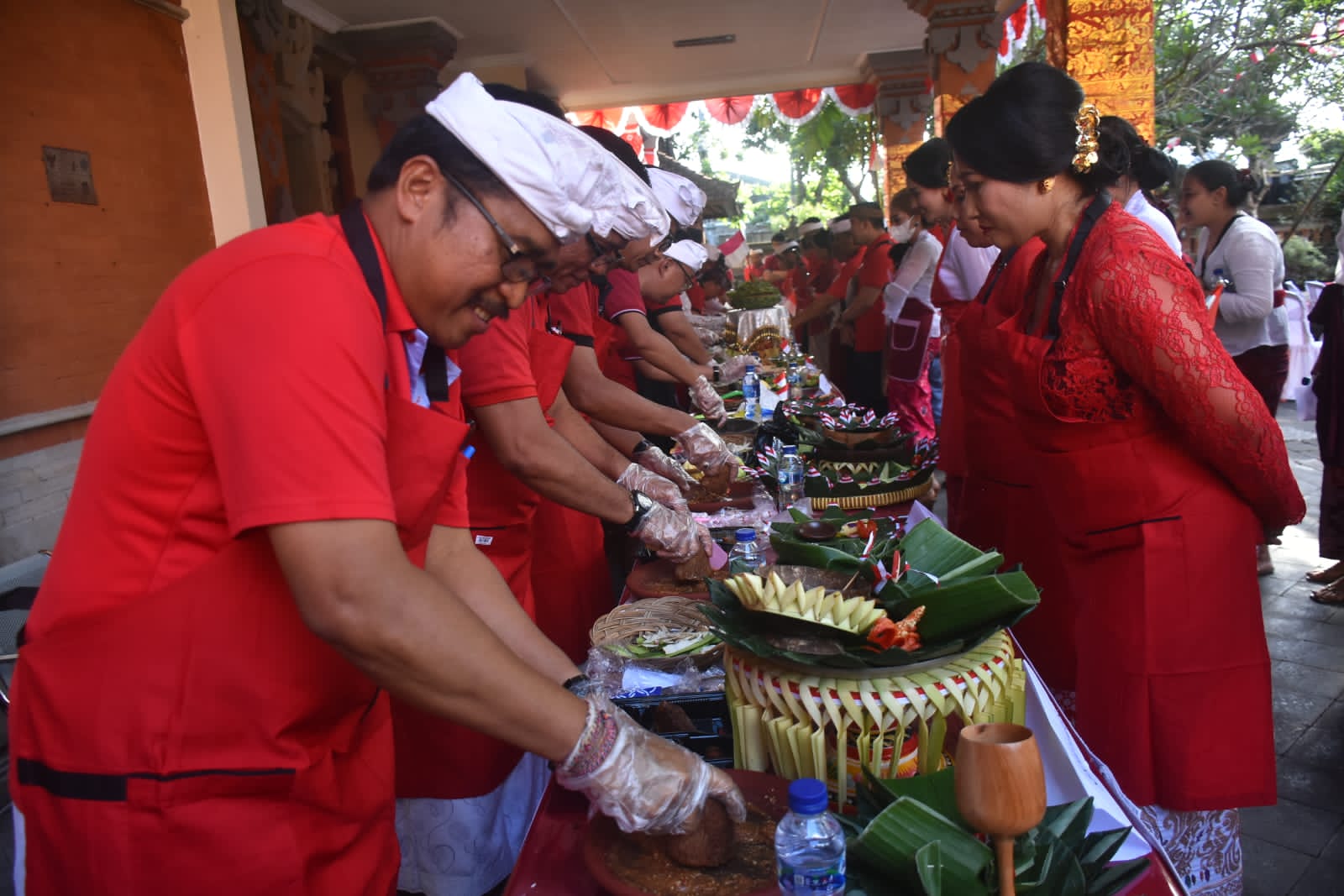 Semarak HUT Kemerdekaan RI ke-78, Bapenda Kota Denpasar Gelar Beragam Lomba, Dari Membuat Rujak hingga Ngulat Tipat.