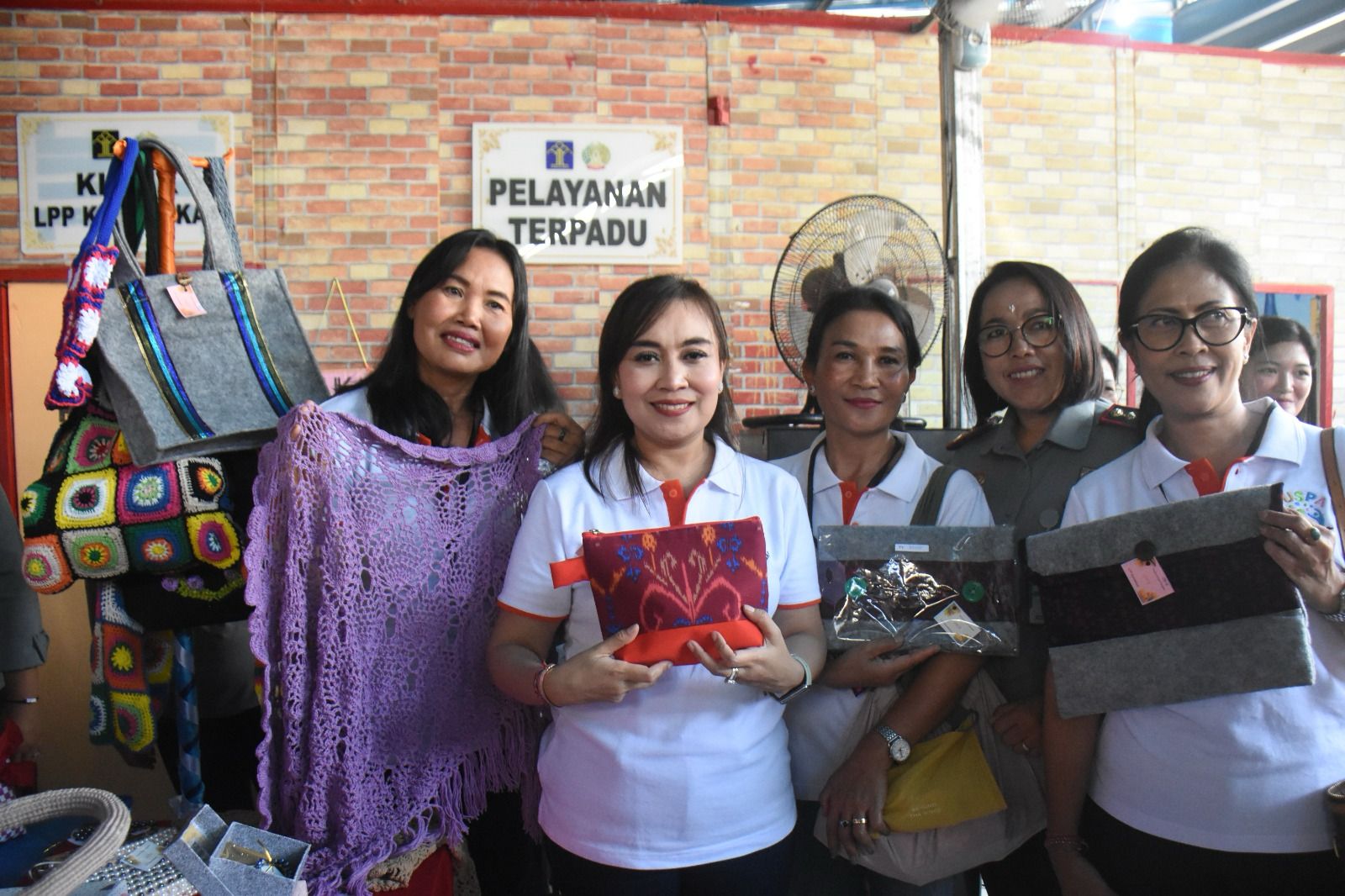Sambut Peringatan Hari Ibu, Ketua FK Puspa, Ayu Kristi Arya Wibawa Kunjungi LP Perempuan Kelas II A Kerobokan