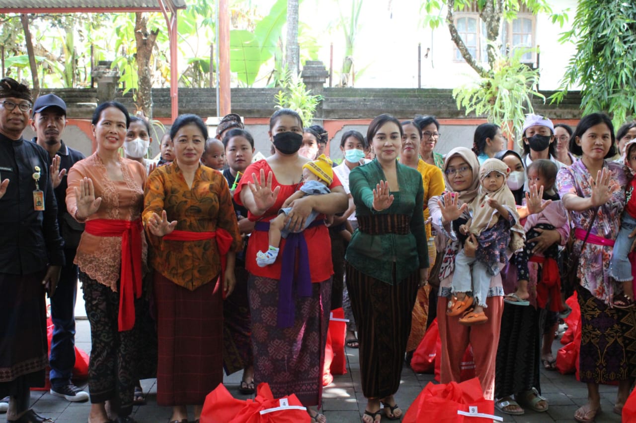 TP PKK Kota Denpasar Serahkan Bantuan PMT kepada 86 Balita.