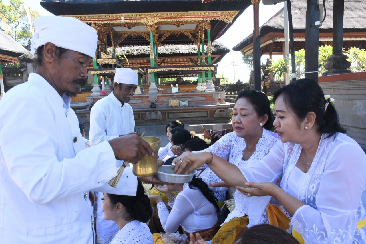 Serangkaian Perayaan Hari Ibu DWP Denpasar Gelar Persembahyangan di Pura Puncak ManguPersembahyangan di Pura Puncak Mangu