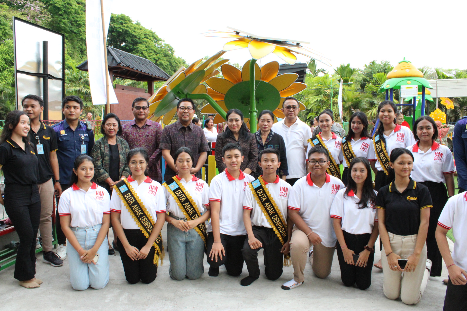 Rampung Direnovasi Menteri PPPA RI Bintang Puspayoga Kunjungi Taman Bermain Anak di Lapangan Puputan Badung
