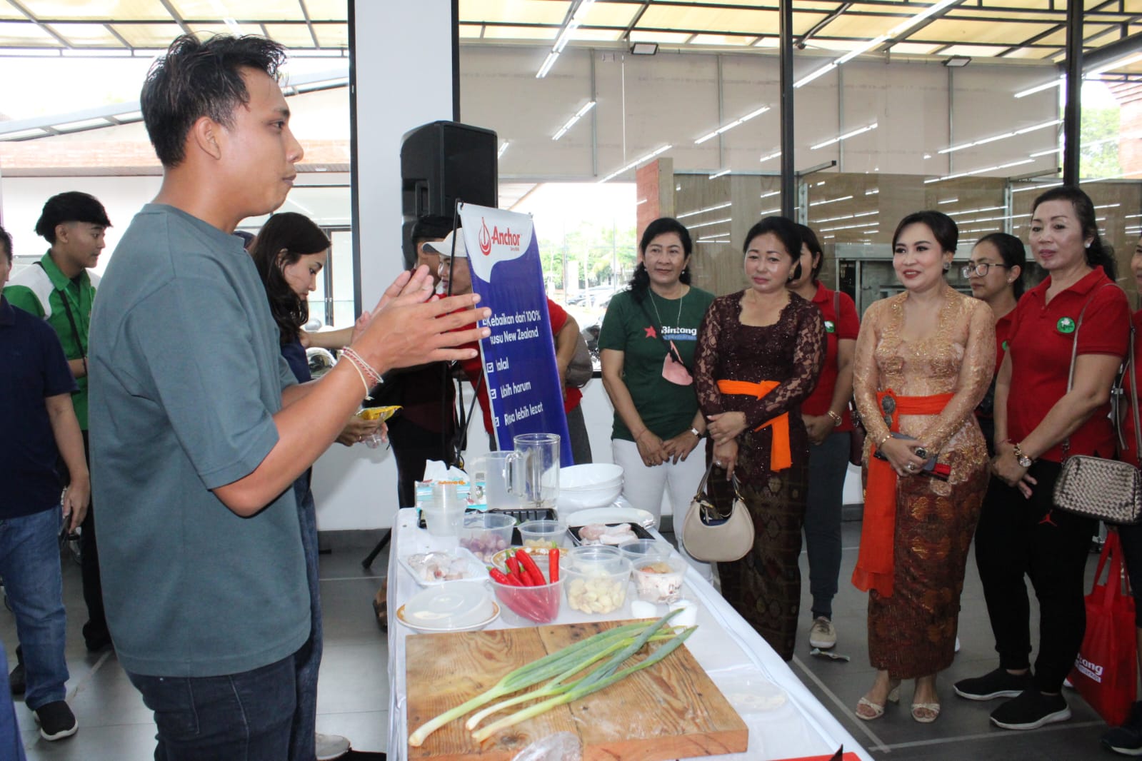 Ketua TP PKK Denpasar Ny. Sagung Antari Jaya Negara Hadiri Lomba Mewarnai di Bintang Supermaket