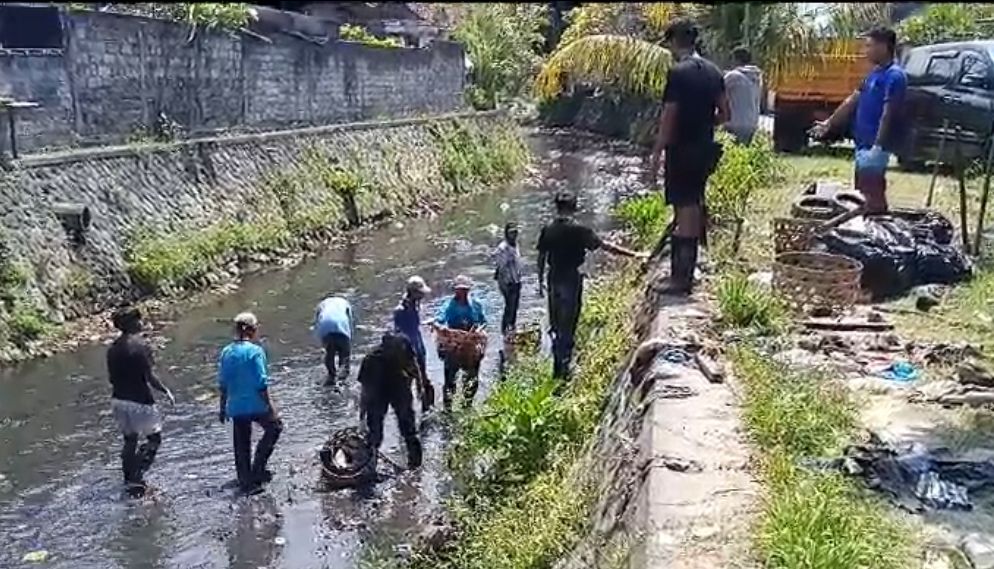 Gandeng Komunitas, Dinas PUPR Kota Denpasar Terus Gencarkan Aksi Bersih Sungai