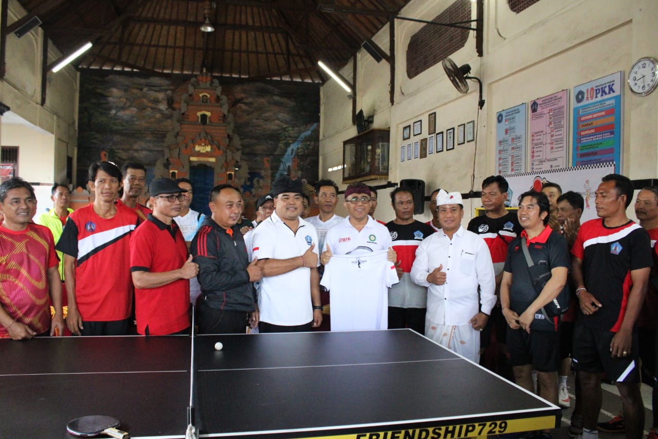 Walikota Jaya Negara Buka Turnament Tenis Meja Perbekel Cup I Desa Padangsambian Klod.