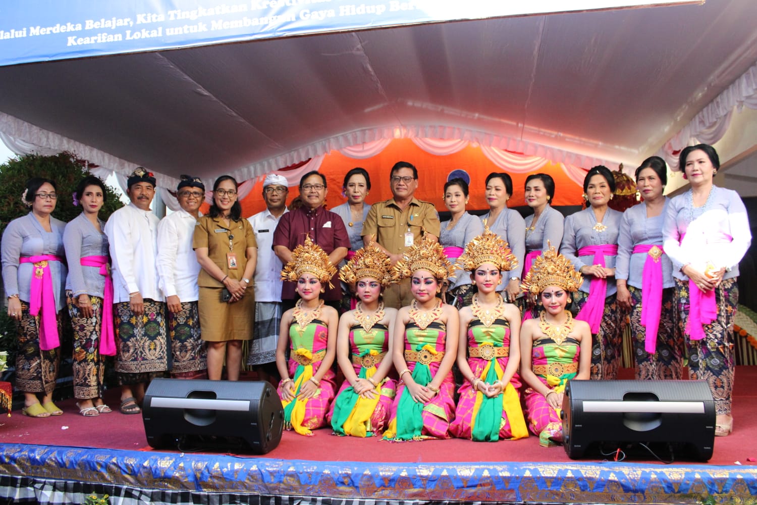 Sekda Alit Wiradana Hadiri dan Buka Pentas Seni Ke-XVI dan Bazar di SD Cipta Dharma.