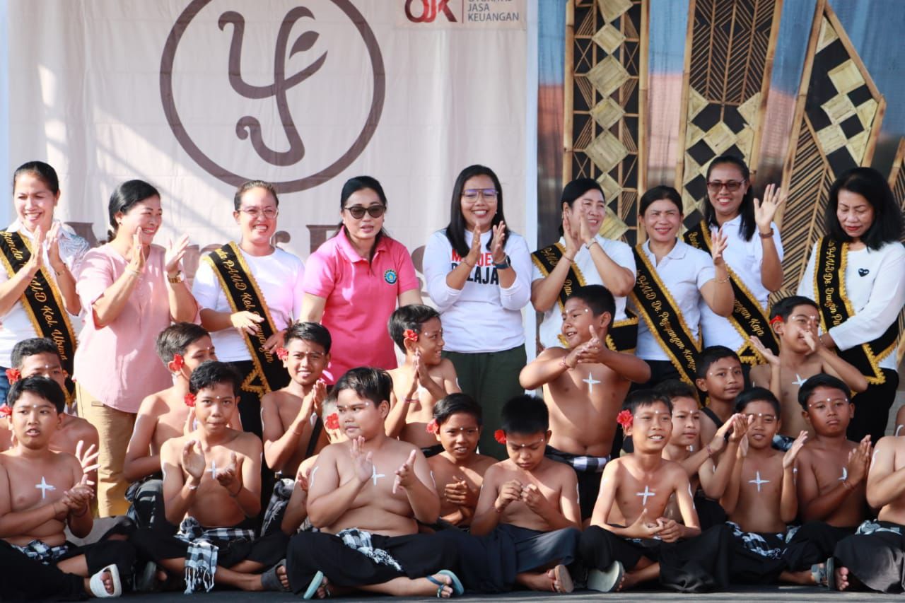 Rangkaian Yang Fest Kelurahan Peguyangan Bunda PAUD Ny. Antari Jaya Negara Buka Penampilan Kreativitas Siswa TK