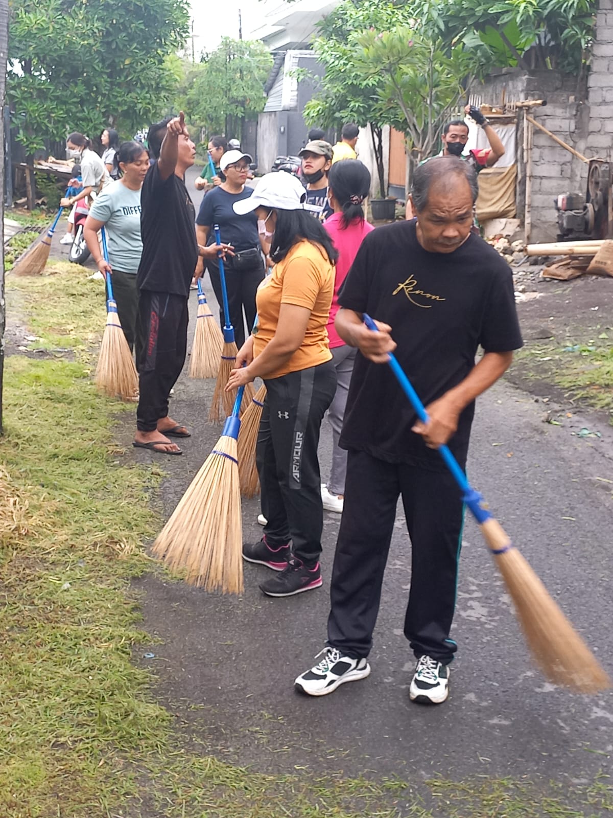 Jadi Wahana Edukasi Jaga Kebersihan, Kelurahan Renon Rutin Gelar Jumat Bersih