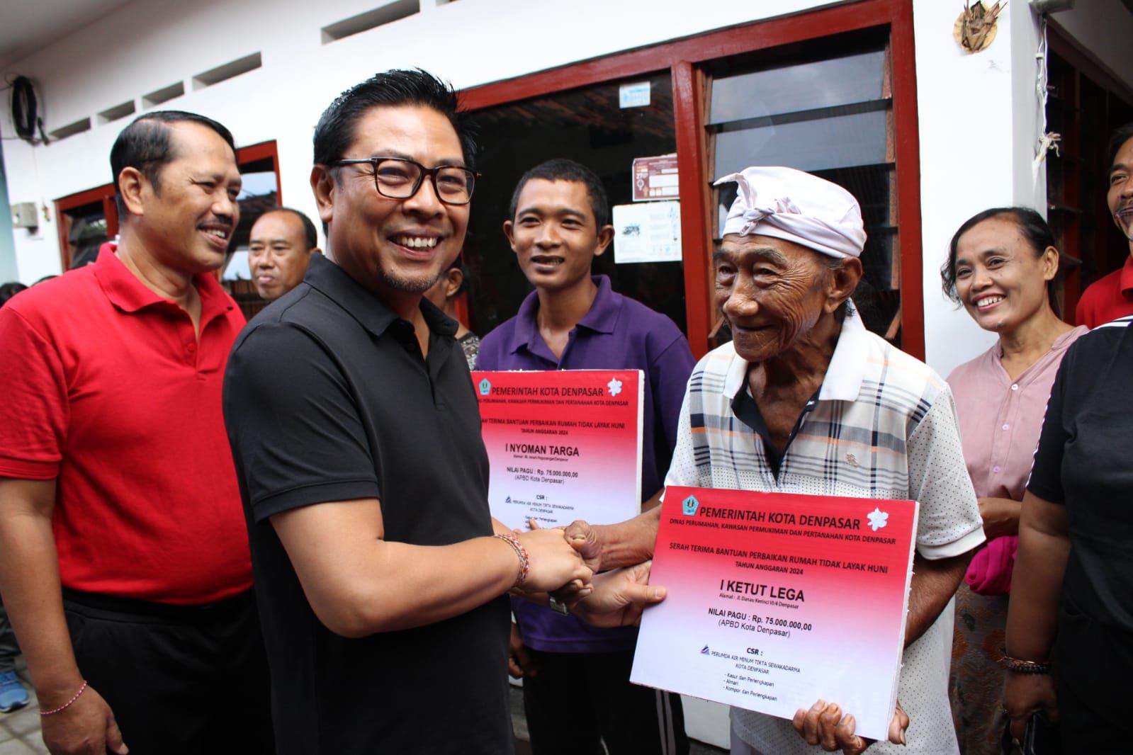 Wawali Arya Wibawa Serahkan 9 Unit Bantuan Layak Huni Bagi Warga Kurang Mampu