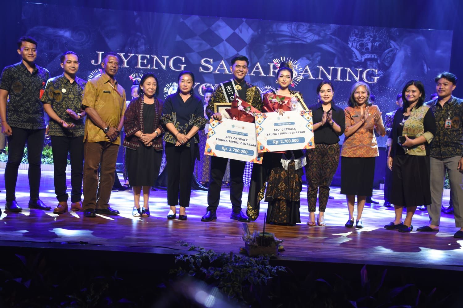 10 Pasang Finalis Unjuk Aksi Di Panggung Fashion Show Serangkaian Pemilihan TTD 2024