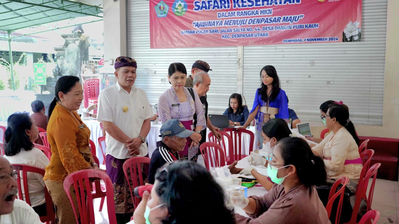 Serangkaian Peringatan HKN ke-60 Pjs. Walikota Dewa Mahendra Tinjau Safari Kesehatan Di Banjar Pucak Sari