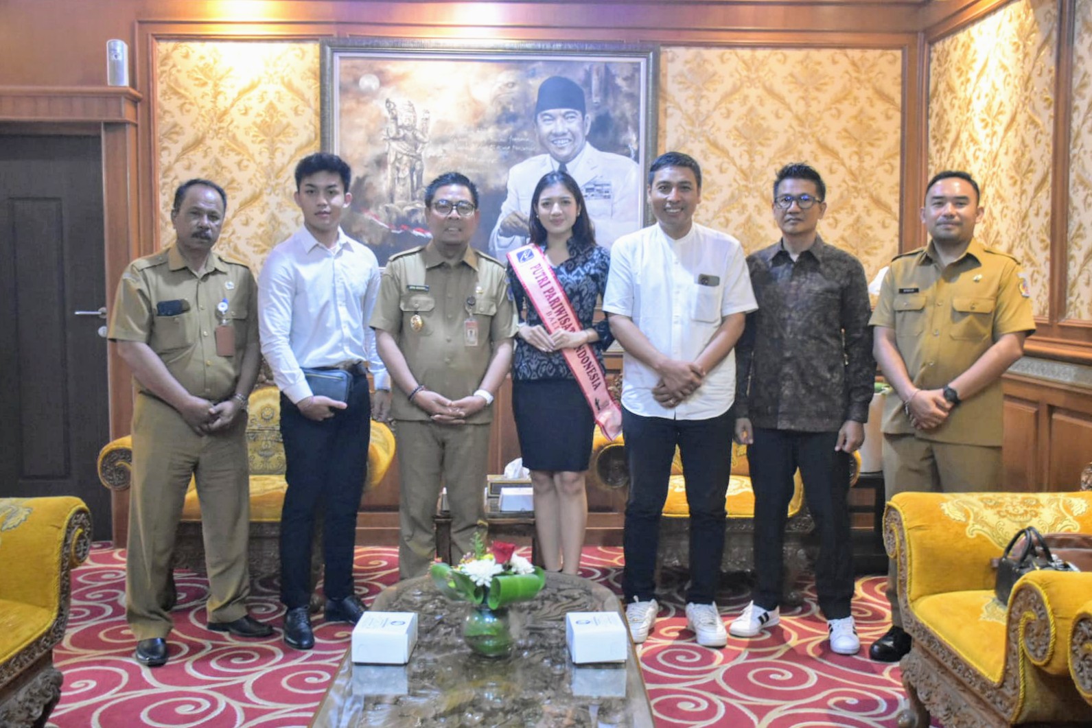 Ikuti Ajang Putri Pariwisata Indonesia 2024 Wawali Arya Wibawa Beri Dukungan  Kepada Pradnyaniswari