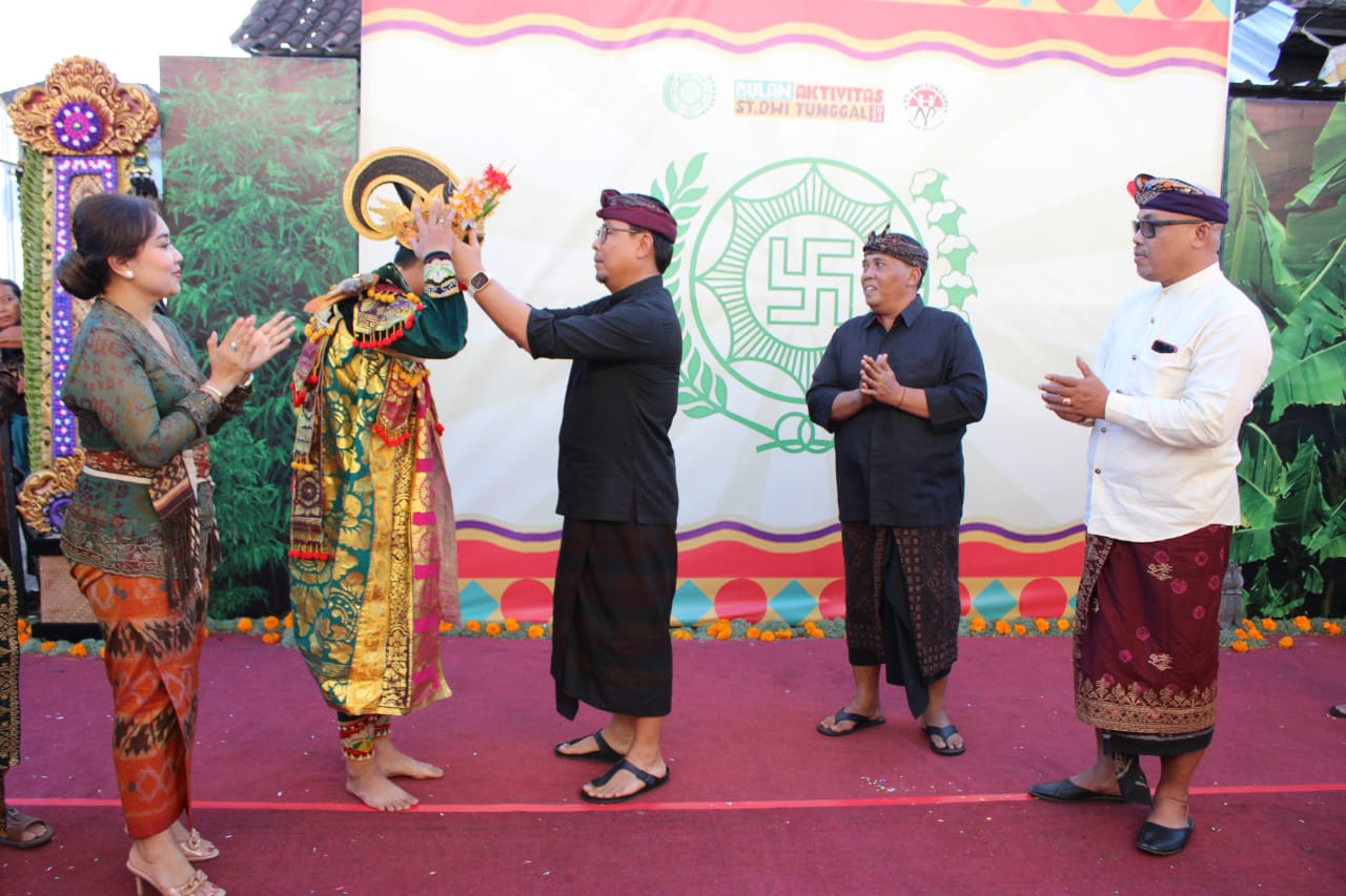 Sebagai Bentuk Konsistensi Kesenian Dan Kebudayaan Wawali Arya Wibawa Buka Gelar Budaya ST. Dwi Tunggal Banjar Menesa Puseh Pedungan