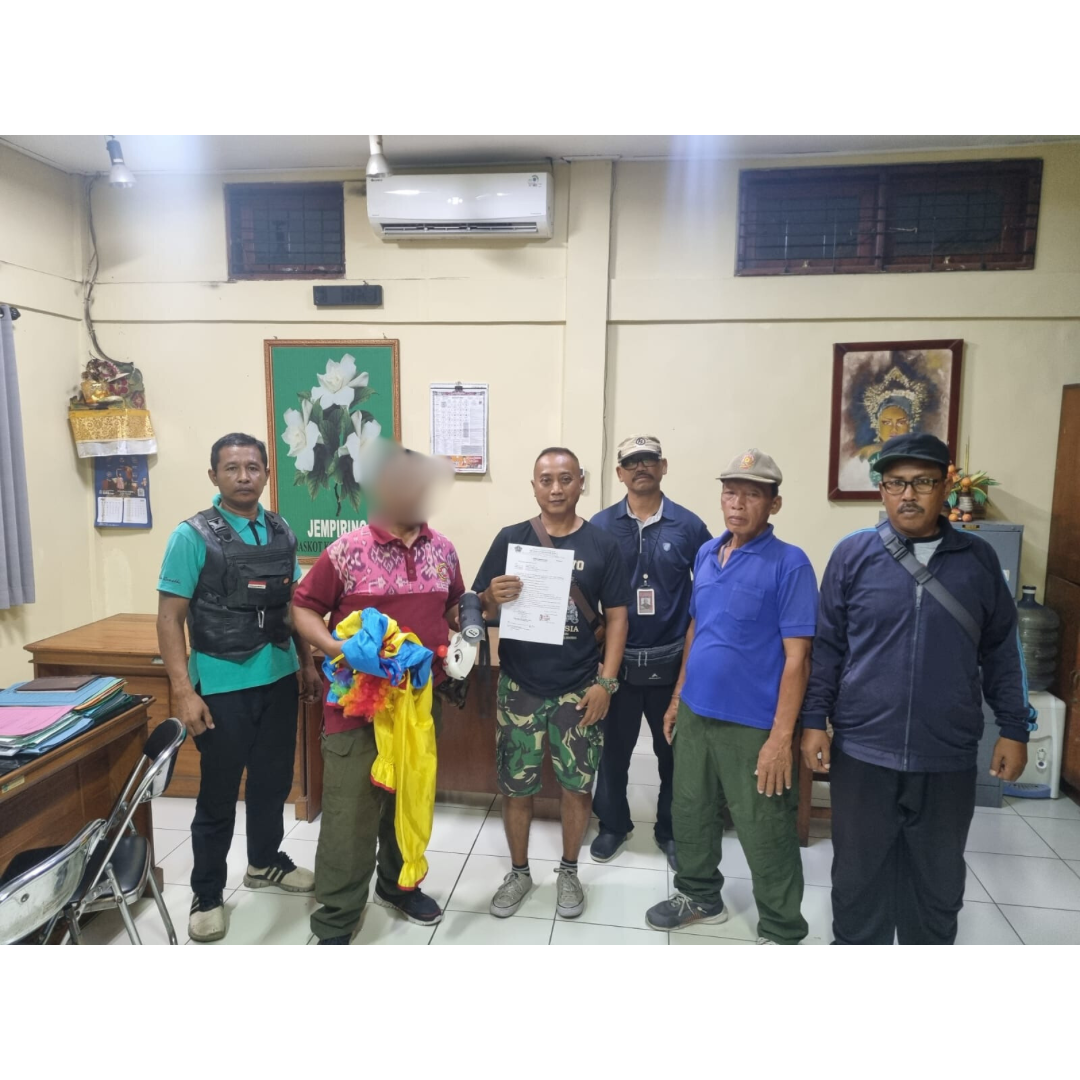 Berikan Kenyamanan Bagi Pengendara, Tim Kecamatan Denpasar Barat Tertibkan Badut dan Pengamen. 