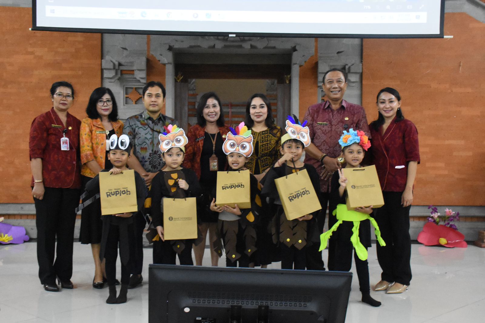 Sambut Hardiknas Tahun 2024 Ny. Ayu Kristi Arya Wibawa Buka Workshop Peningkatan Kompetansi Guru PAUD