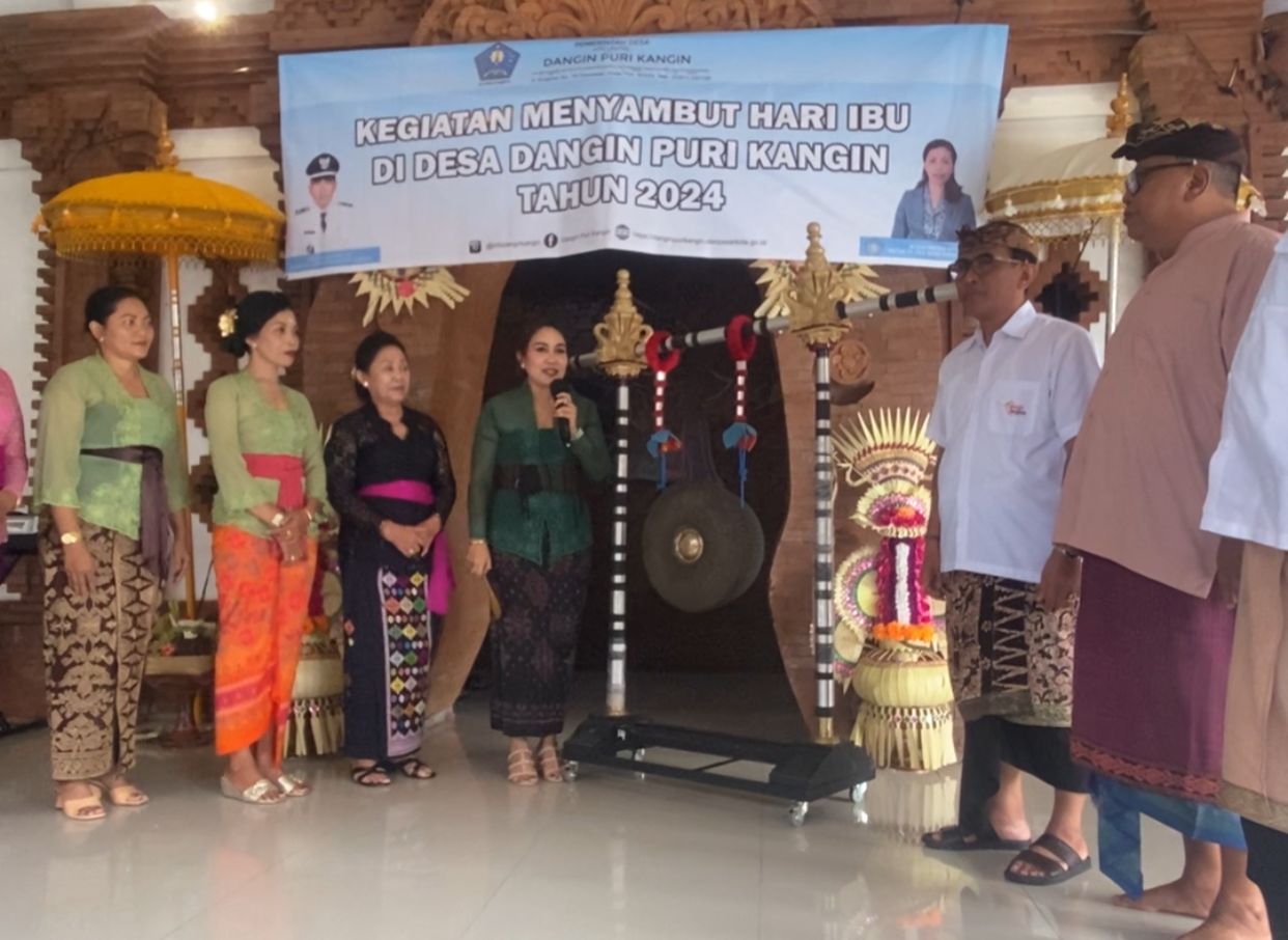 Ny. Ayu Kristi Arya Wibawa Buka Lomba Paduan Suara Serangkaian Peringatan Hari Ibu di Desa Dangin Puri Kangin