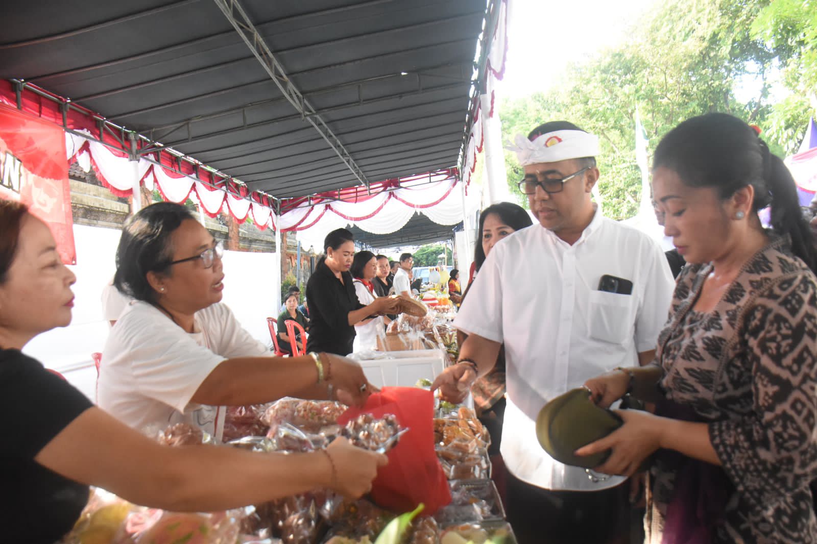 Walikota Jaya Negara Tinjau Pasar Murah, Pastikan Stabilitas Harga Jelang Hari Raya Galungan dan Kuningan