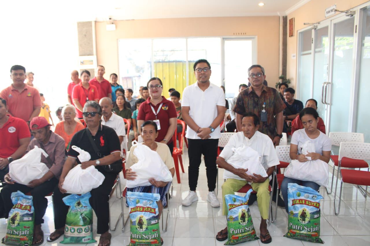 Sasar Penyandang Disabilitas dan Lansia, Wawali Arya Wibawa Salurkan Paket Sembako Dari Kementerian Sosial.