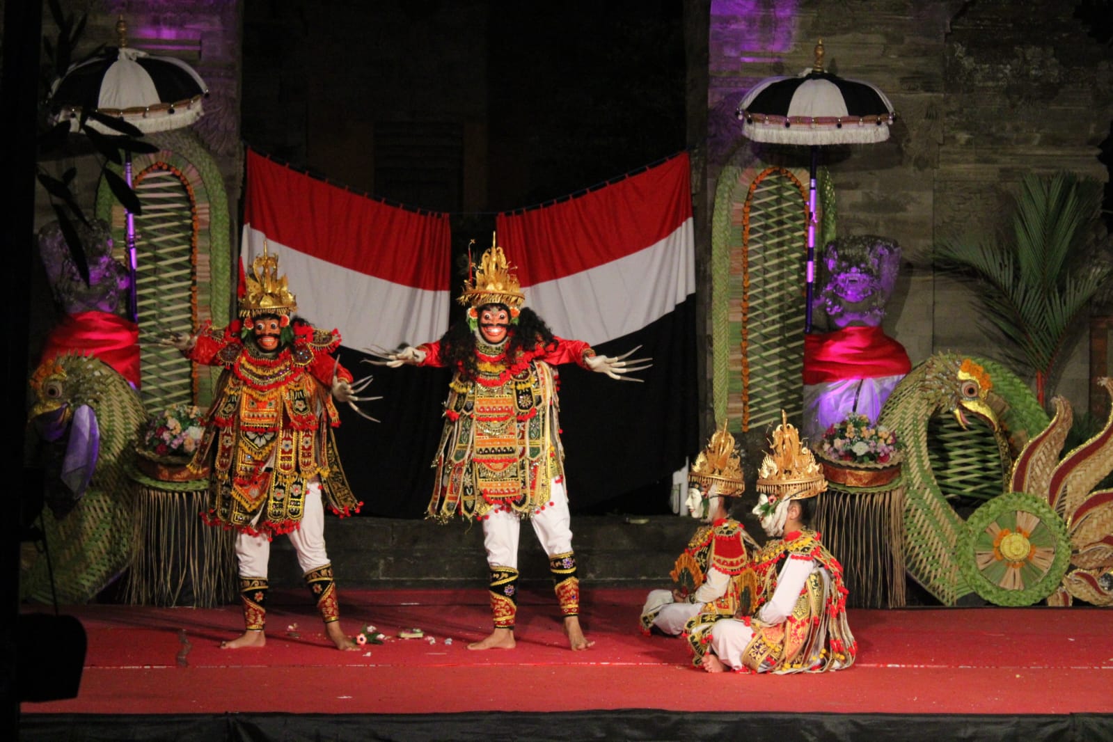 Drama Tari Calonarang Hibur Pemedek Pura Agung Jagatnatha Saat Bhakti Penganyar
