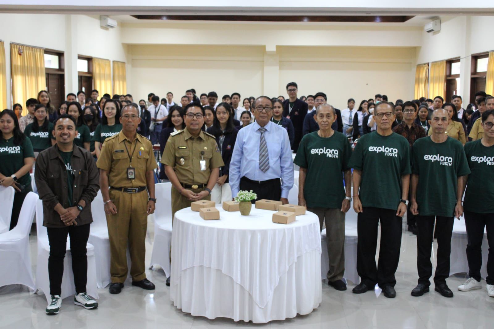 Wawali Arya Wibawa Buka Explora FBTSH Universitas Bali International