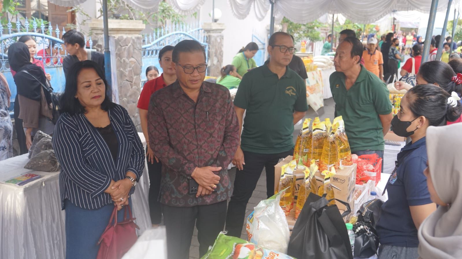 Upaya Kendalikan Inflasi, Pemkot Denpasar Kembali Gelar Pasar Murah Warga Antusias Buru Aneka Kebutuhan Pokok