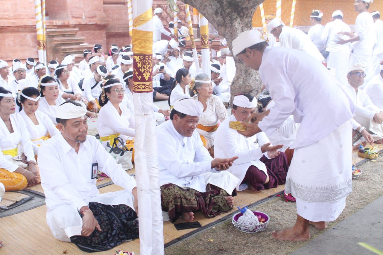 Penyineban Karya Padudusan Agung lan Ngenteg Linggih di Pura Agung Jagatnatha Denpasar Didahului Upacara Nyenuk, Dipuput Ida Pedanda Putra Telaga