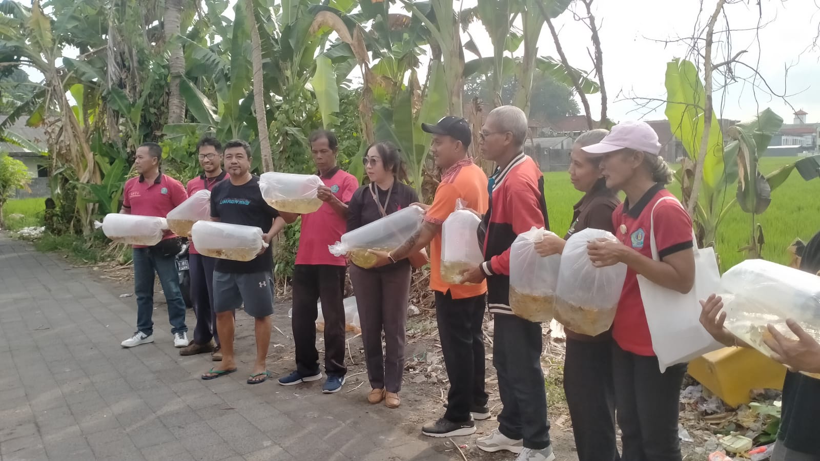 Antisipasi Banjir Jelang Musim Penghujan, Desa Pemecutan Kelod Lakukan Pembersihan Sungai dan Tebar 5000 Ekor Bibit Ikan 
