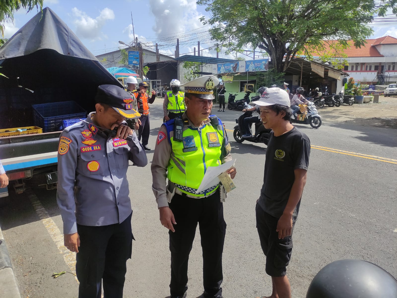 Tim Gabungan Dishub Denpasar Tertibkan Kendaraan Yang Parkir Sembarangan, Diganjar Teguran, Penggembosan Hingga Tilang